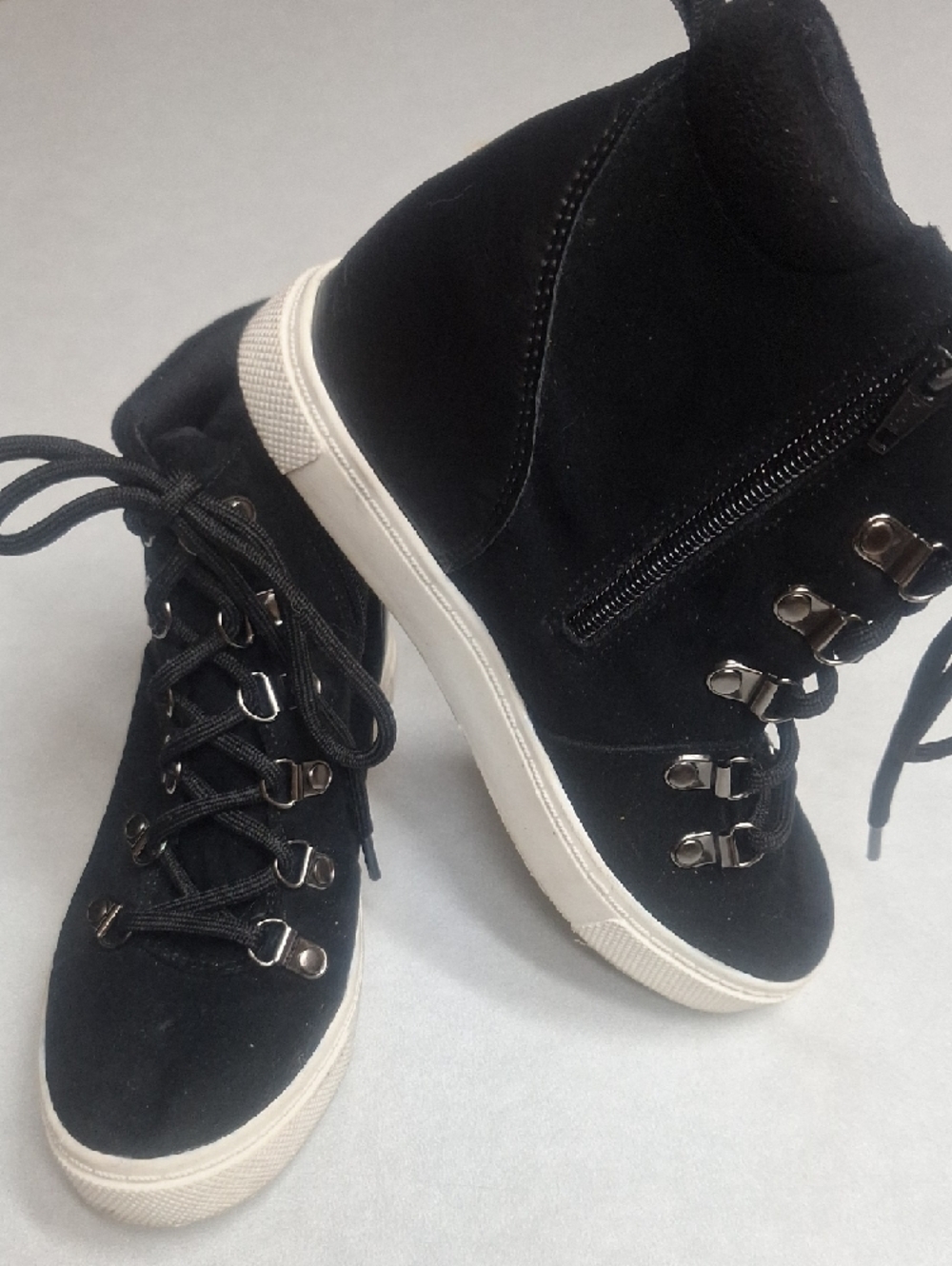 R2 Black High-Top Lace-Up Sneakers with White Sole 7